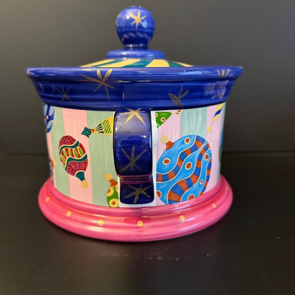 The Essex Collection Kaleidoscope Pattern Round Covered Casserole 8 3/4" - Picture 5 of 14